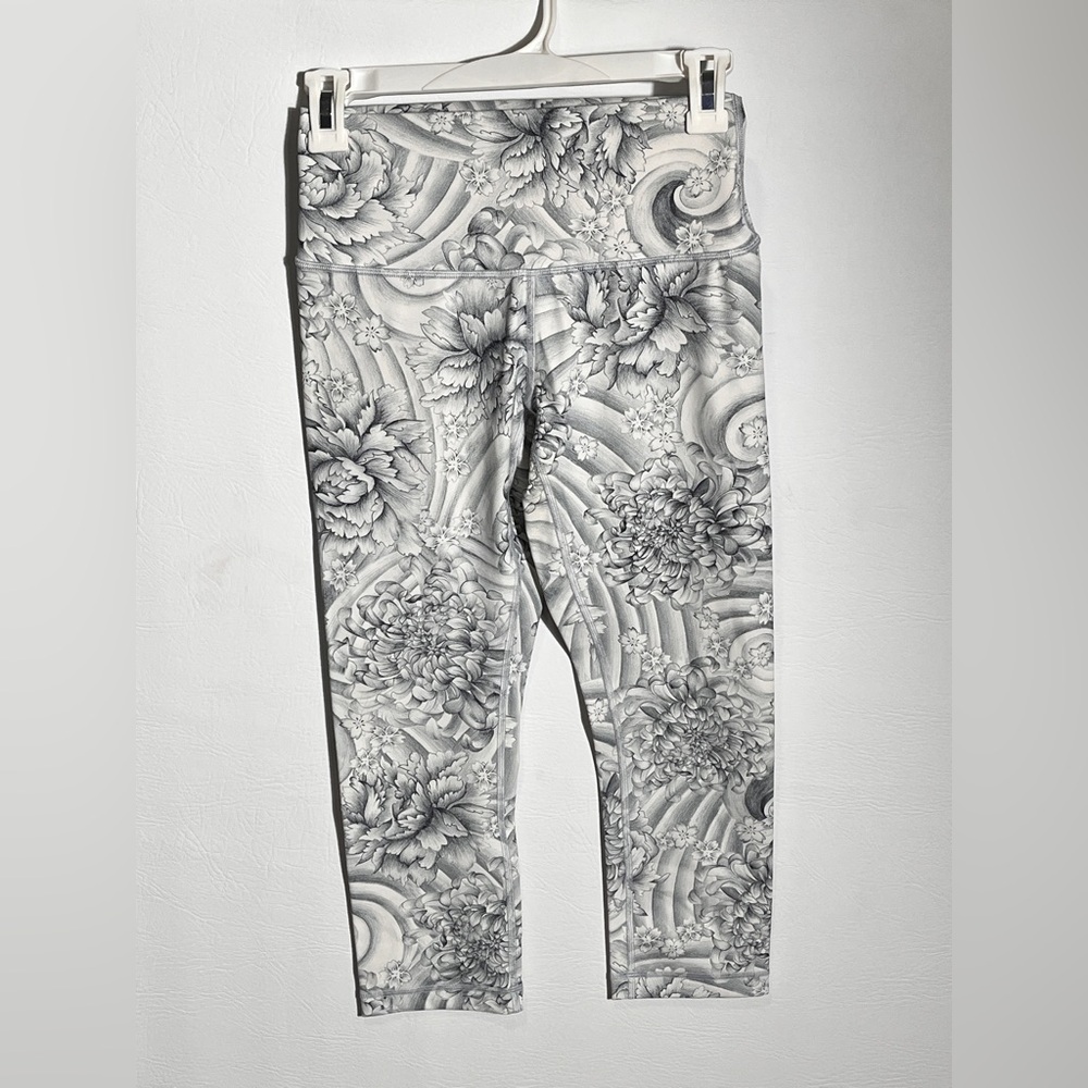 Lululemon Wonder Under Floral Capri Leggings sz 6